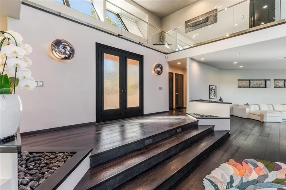 6 Colt Bell Canyon, CA 91307