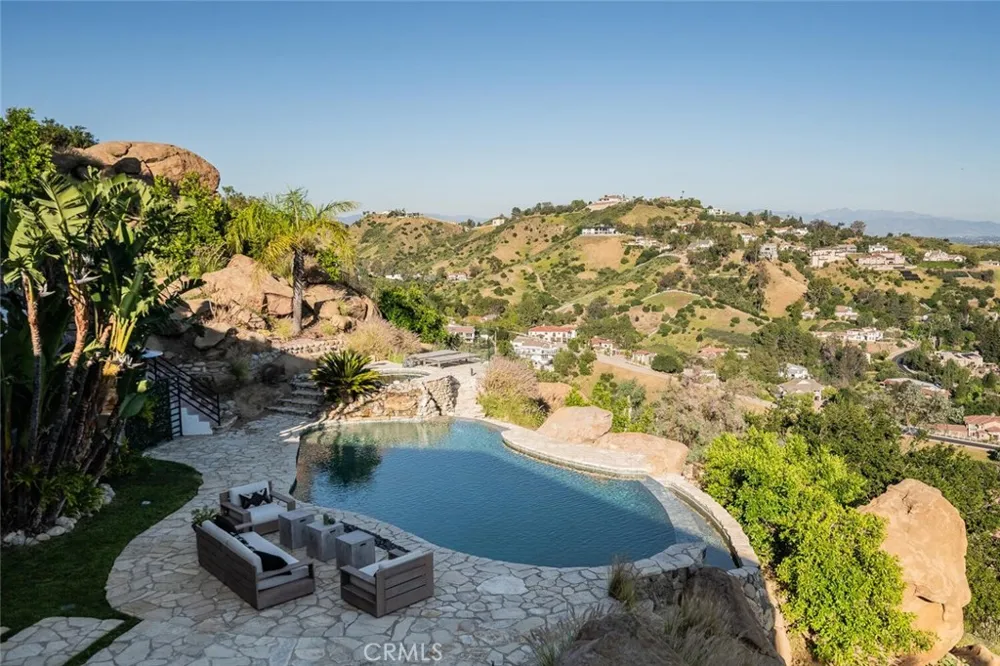 6 Colt Bell Canyon, CA 91307