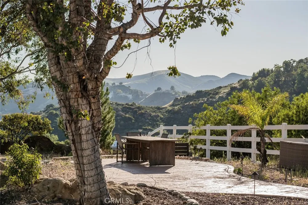 6 Colt Bell Canyon, CA 91307