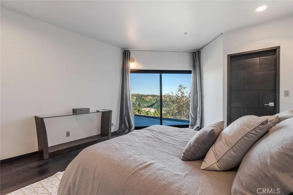 6 Colt Bell Canyon, CA 91307