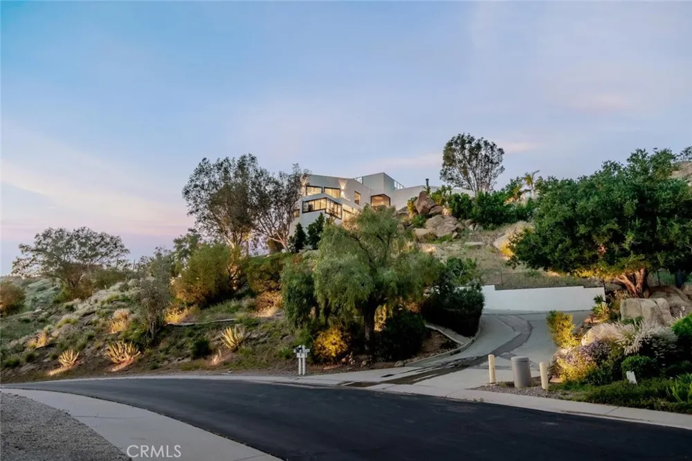6 Colt Bell Canyon, CA 91307