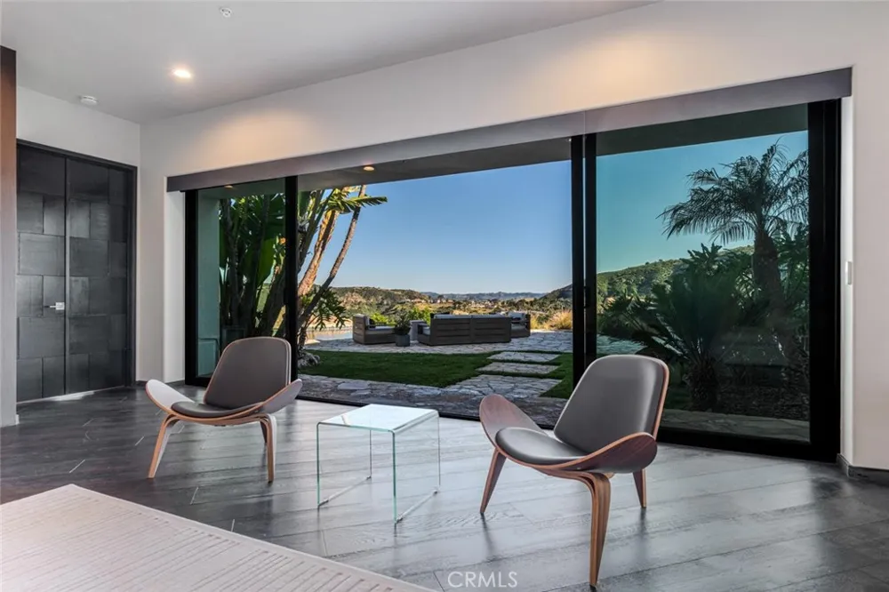 6 Colt Bell Canyon, CA 91307