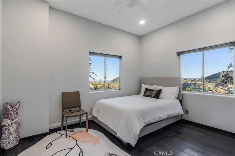 6 Colt Bell Canyon, CA 91307