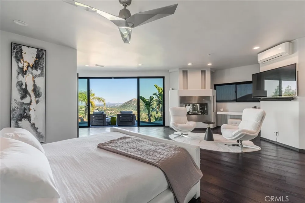 6 Colt Bell Canyon, CA 91307