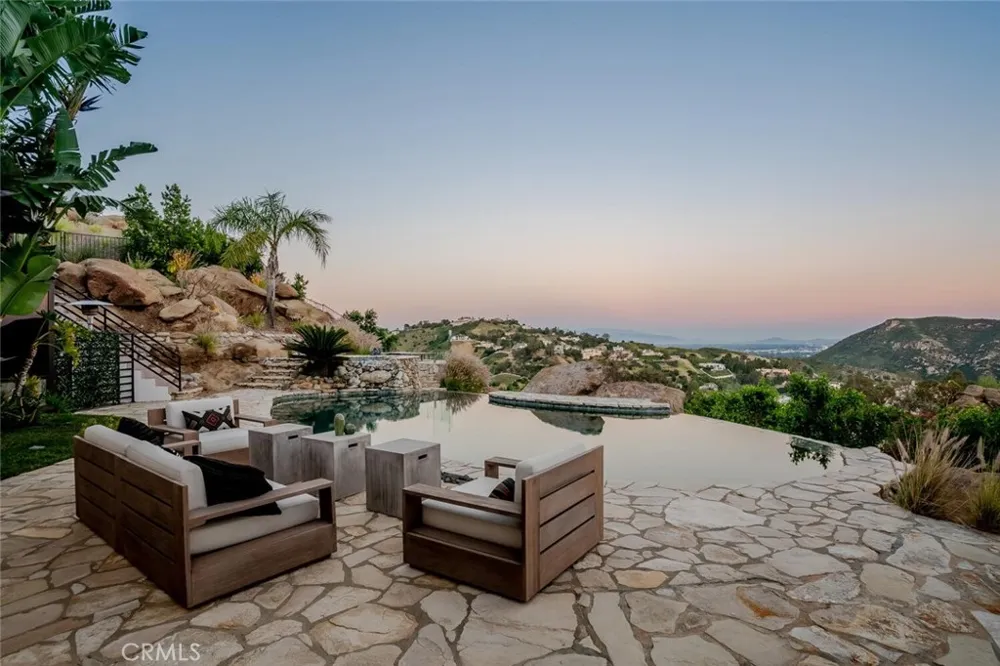 6 Colt Bell Canyon, CA 91307