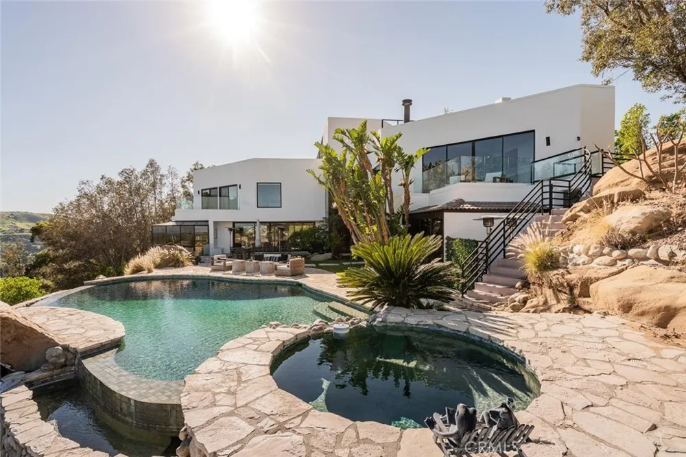 6 Colt Bell Canyon, CA 91307