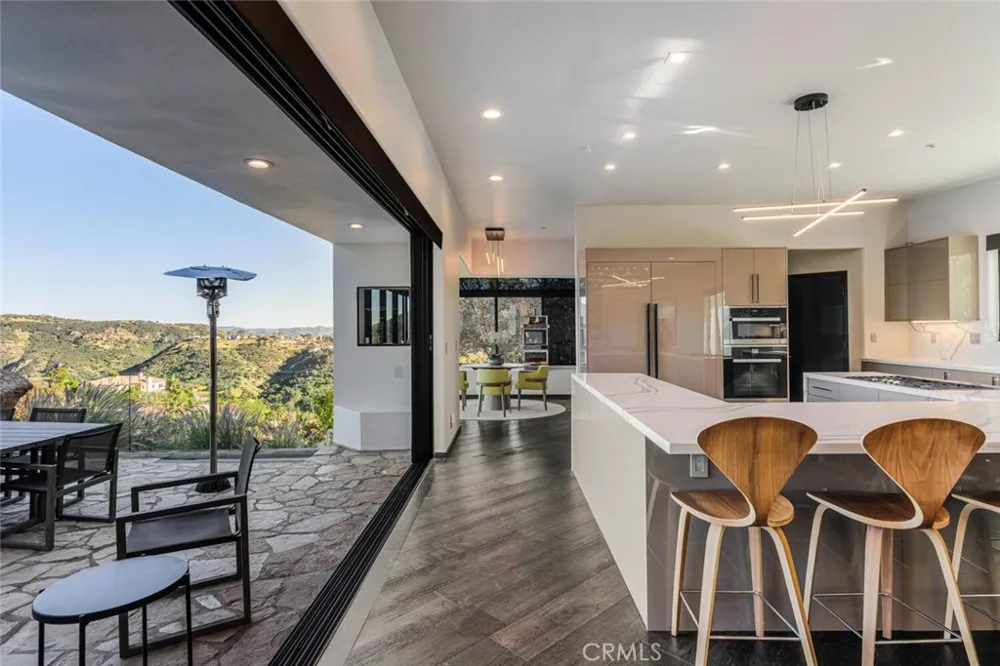 6 Colt Bell Canyon, CA 91307