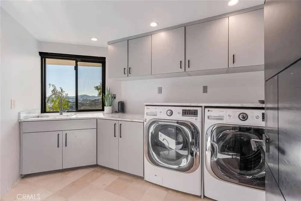 6 Colt Bell Canyon, CA 91307