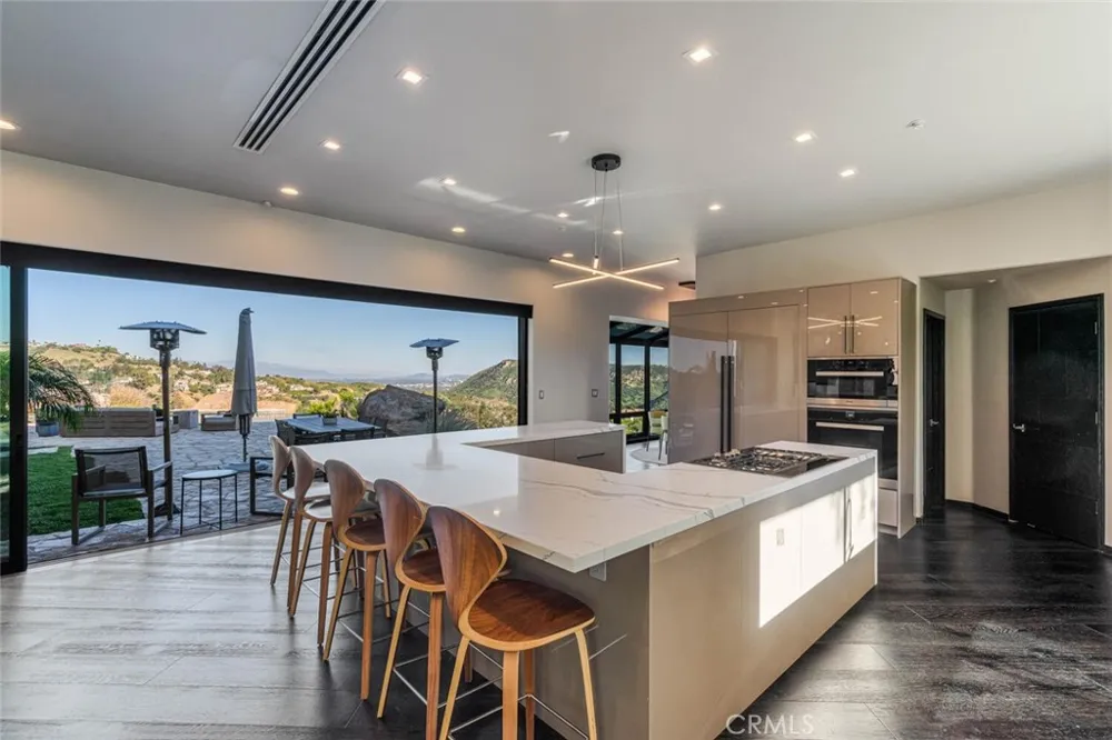 6 Colt Bell Canyon, CA 91307