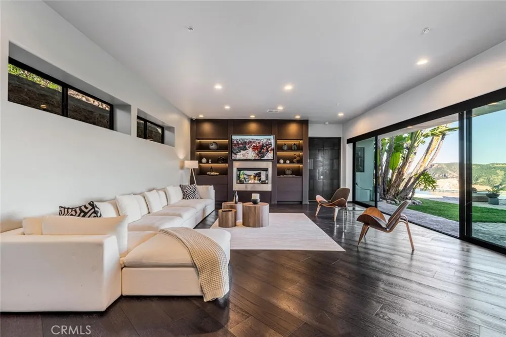 6 Colt Bell Canyon, CA 91307