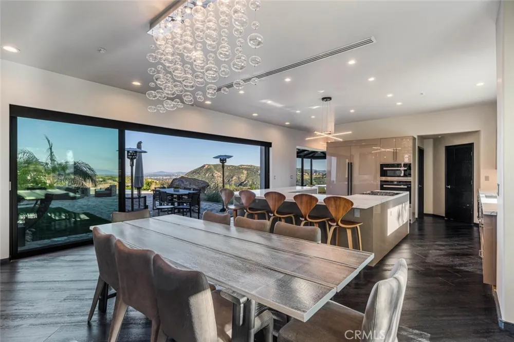 6 Colt Bell Canyon, CA 91307