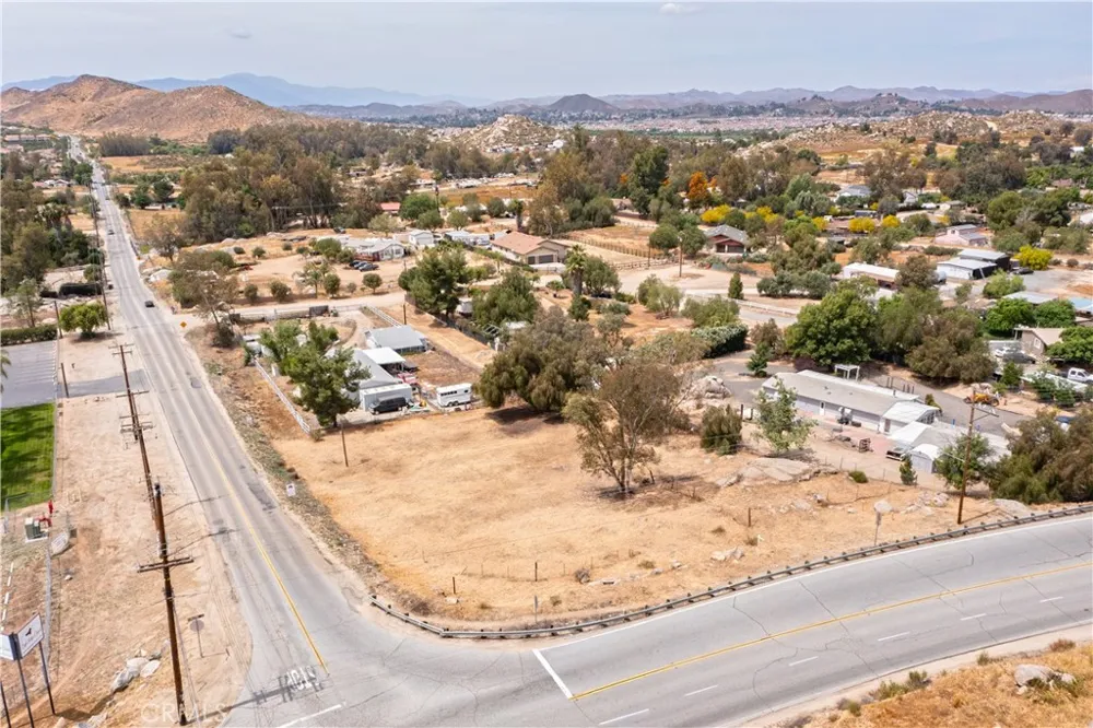 30970 Melvin Menifee, CA 92584