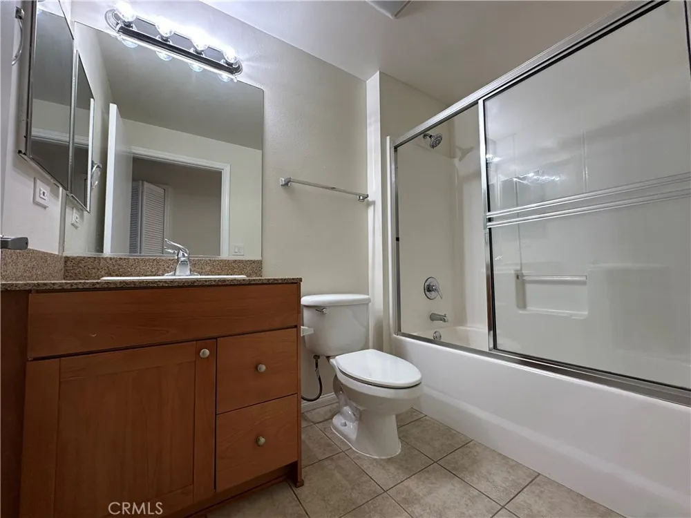 7551 Jordan #304 Canoga Park, CA 91303