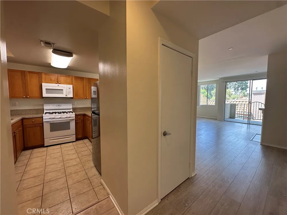 7551 Jordan #304 Canoga Park, CA 91303