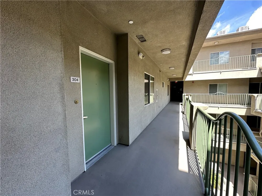 7551 Jordan #304 Canoga Park, CA 91303