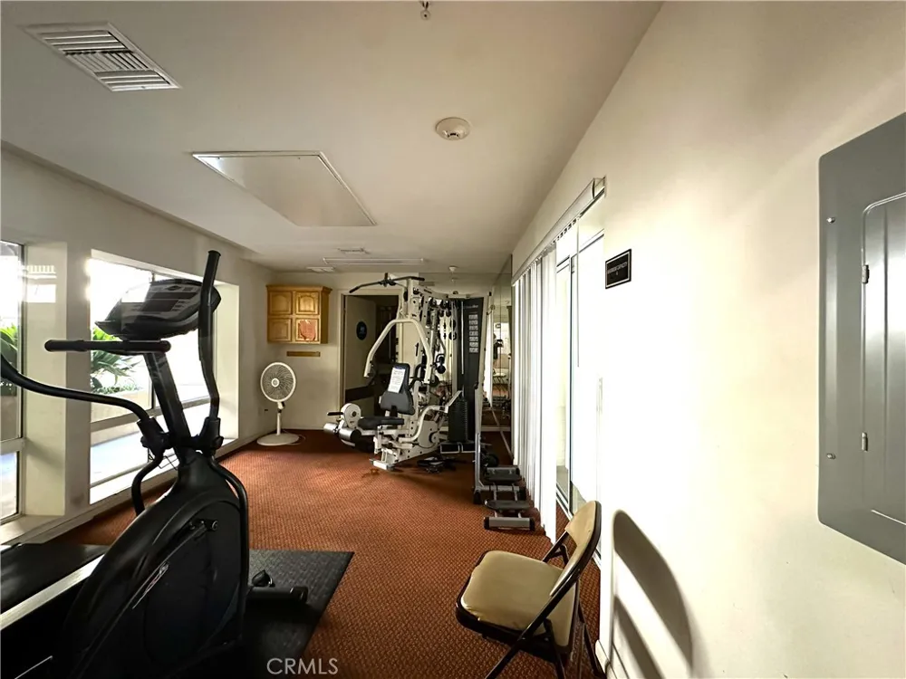 7551 Jordan #304 Canoga Park, CA 91303