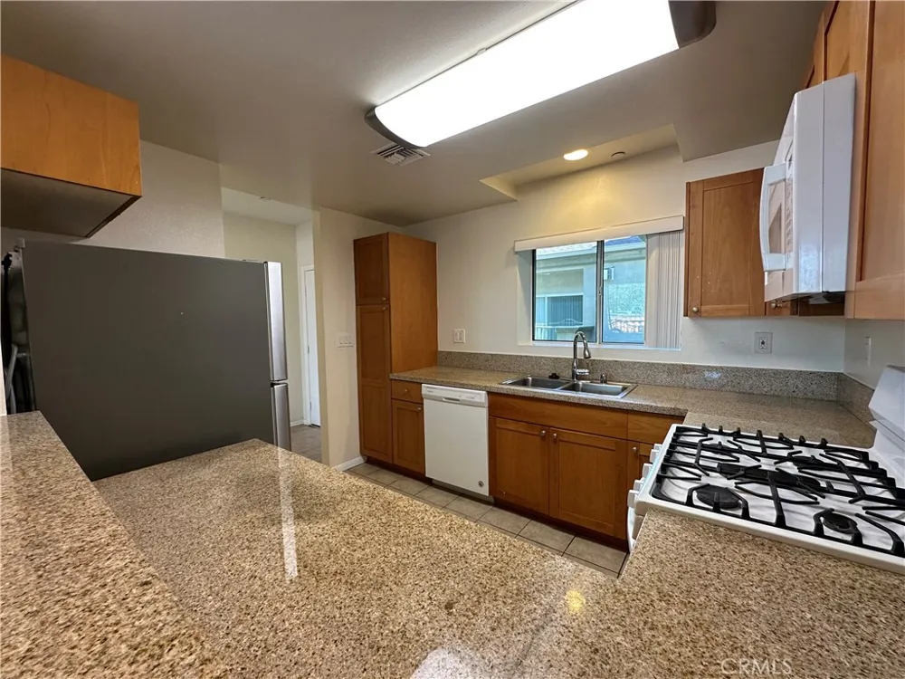 7551 Jordan #304 Canoga Park, CA 91303