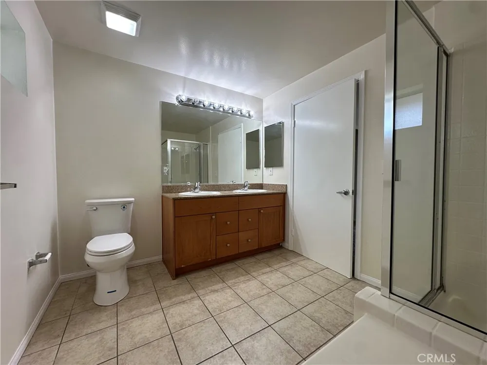 7551 Jordan #304 Canoga Park, CA 91303
