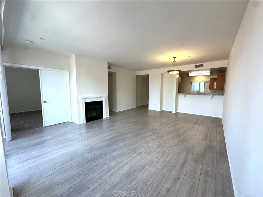 7551 Jordan #304 Canoga Park, CA 91303