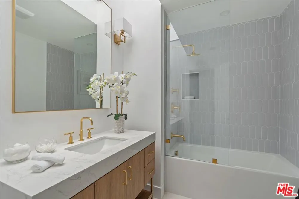 16601 Marquez Avenue #302 Pacific Palisades, CA 90272