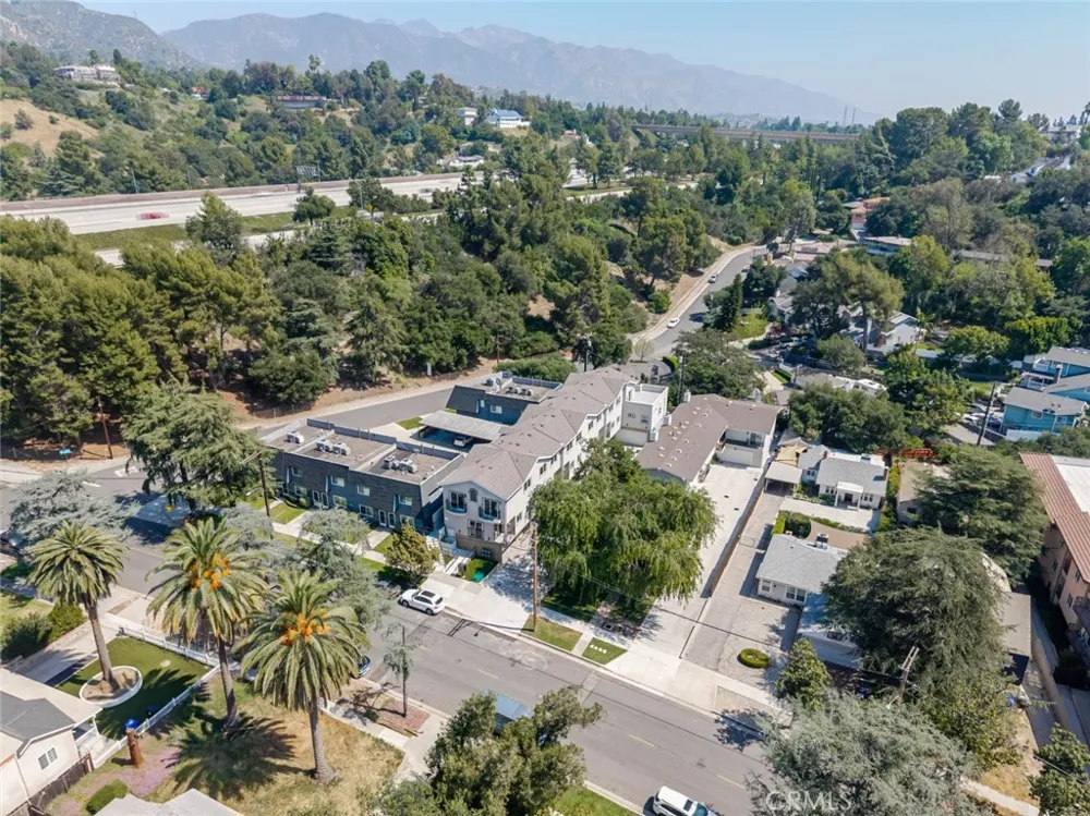 1961 Waltonia Drive #103 Montrose, CA 91020