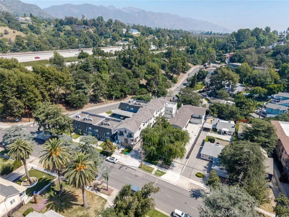 1961 Waltonia Drive #103 Montrose, CA 91020