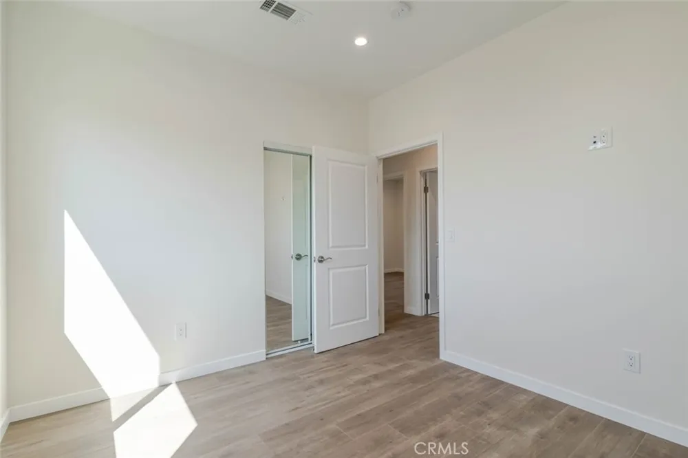 1961 Waltonia Drive #103 Montrose, CA 91020