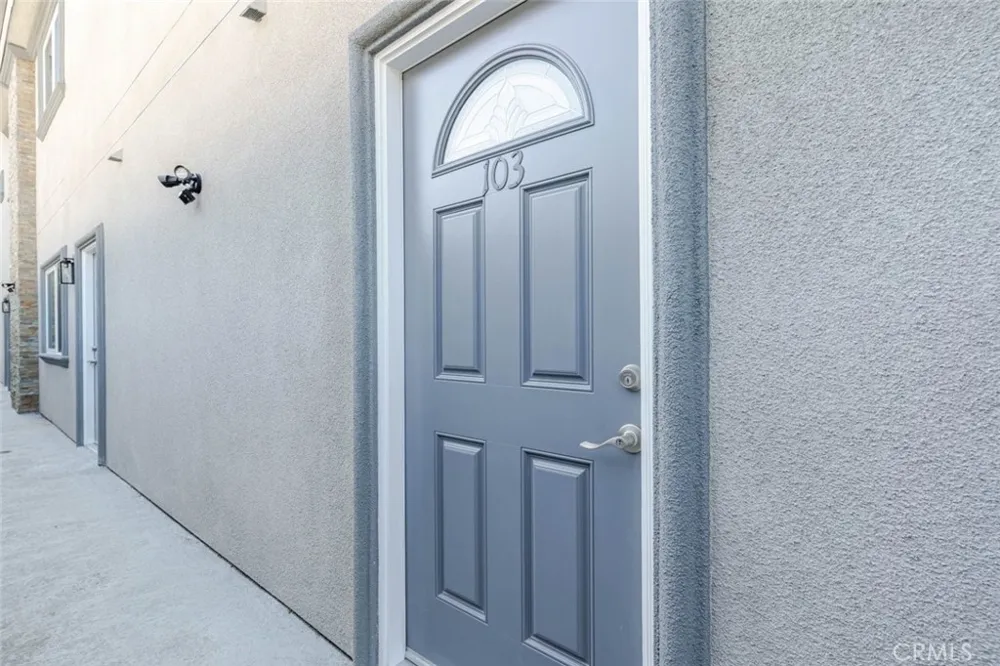 1961 Waltonia Drive #103 Montrose, CA 91020