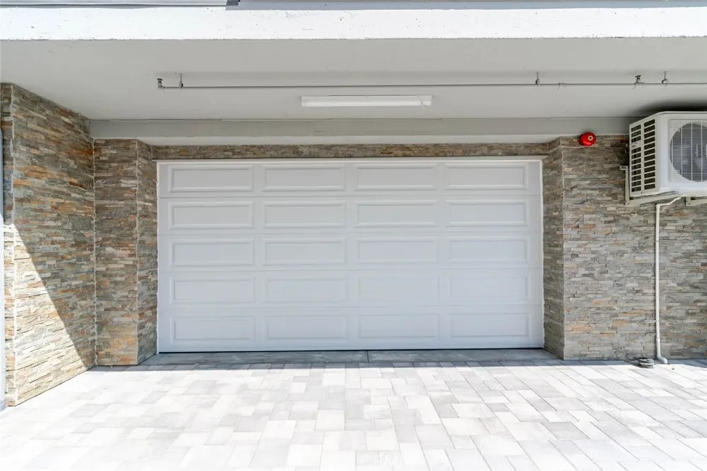 1961 Waltonia Drive #103 Montrose, CA 91020