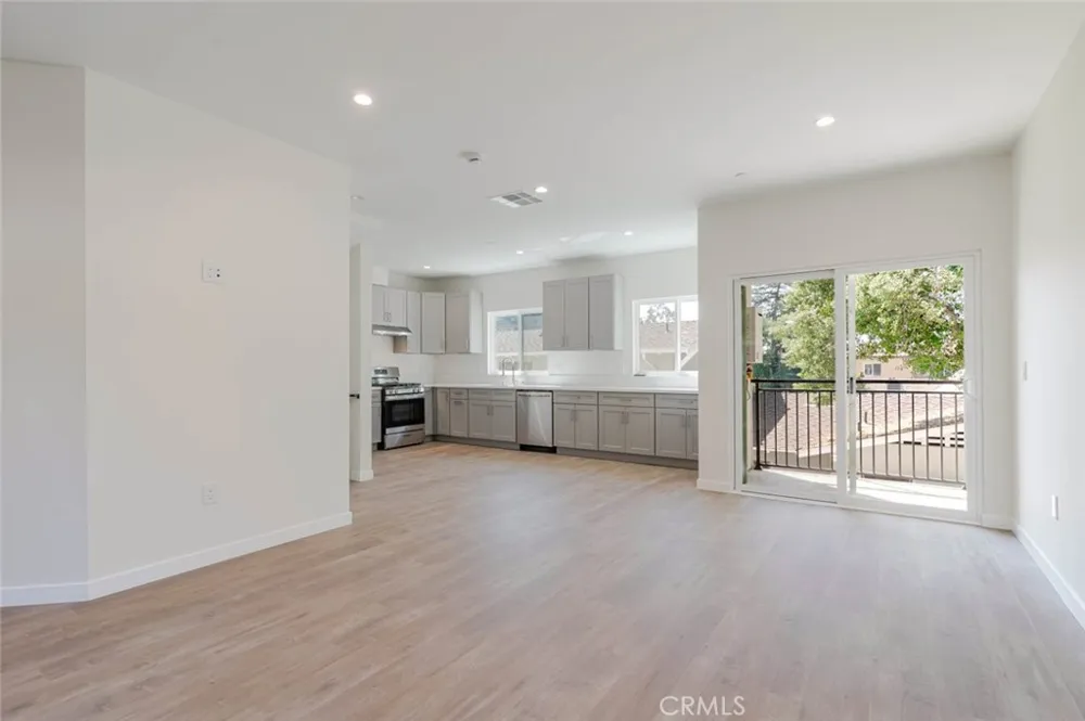 1961 Waltonia Drive #103 Montrose, CA 91020