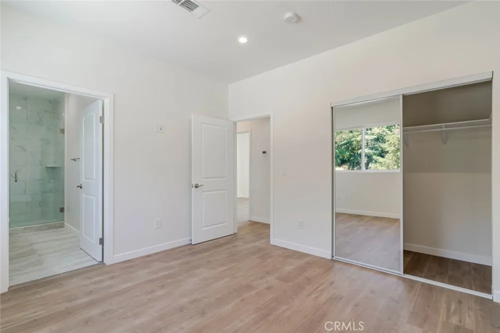 1961 Waltonia Drive #103 Montrose, CA 91020