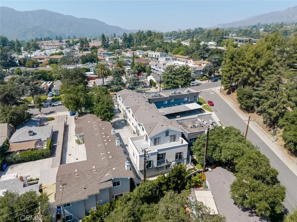 1961 Waltonia Drive #103 Montrose, CA 91020