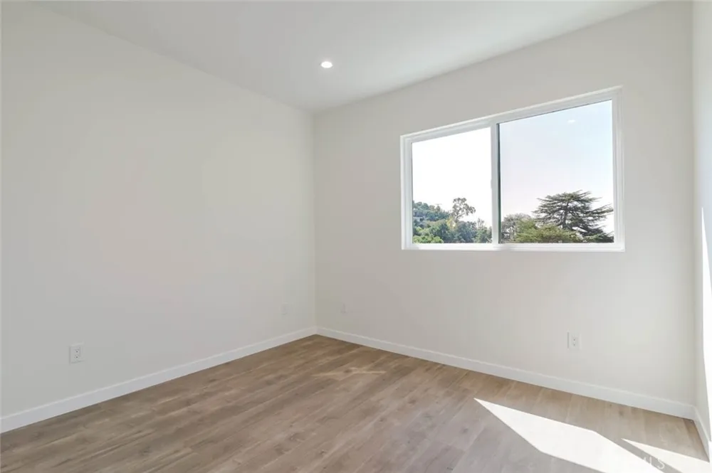 1961 Waltonia Drive #103 Montrose, CA 91020
