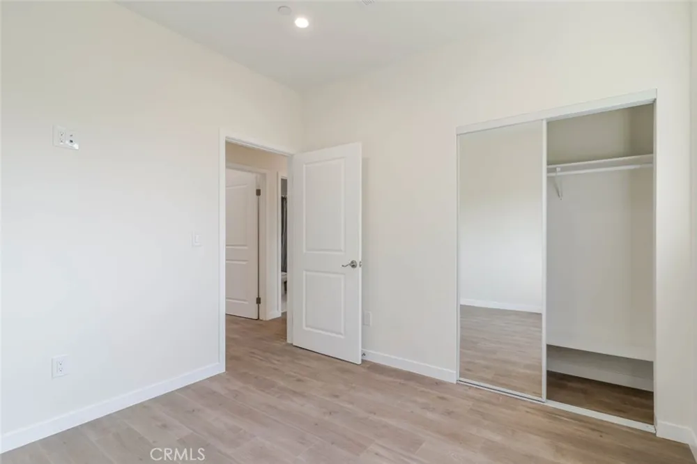 1961 Waltonia Drive #103 Montrose, CA 91020