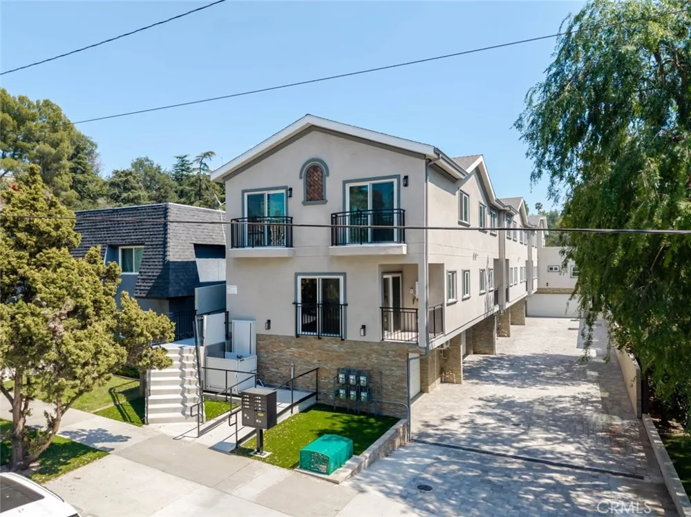 1961 Waltonia Drive #103 Montrose, CA 91020