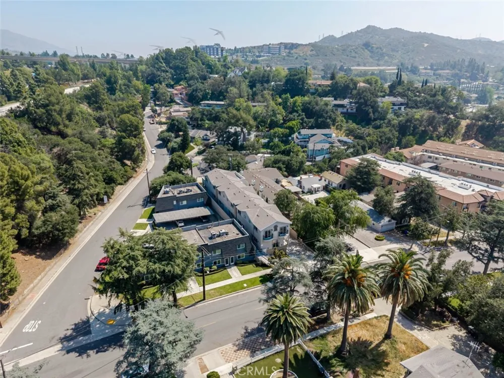 1961 Waltonia Drive #103 Montrose, CA 91020