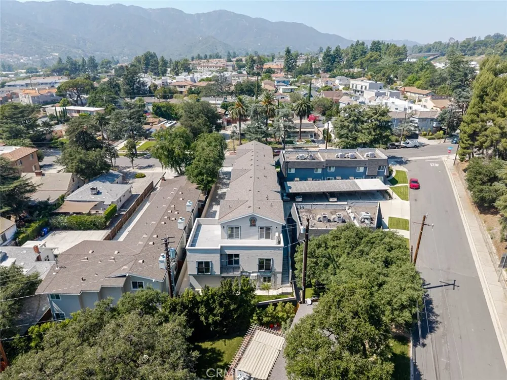1961 Waltonia Drive #103 Montrose, CA 91020