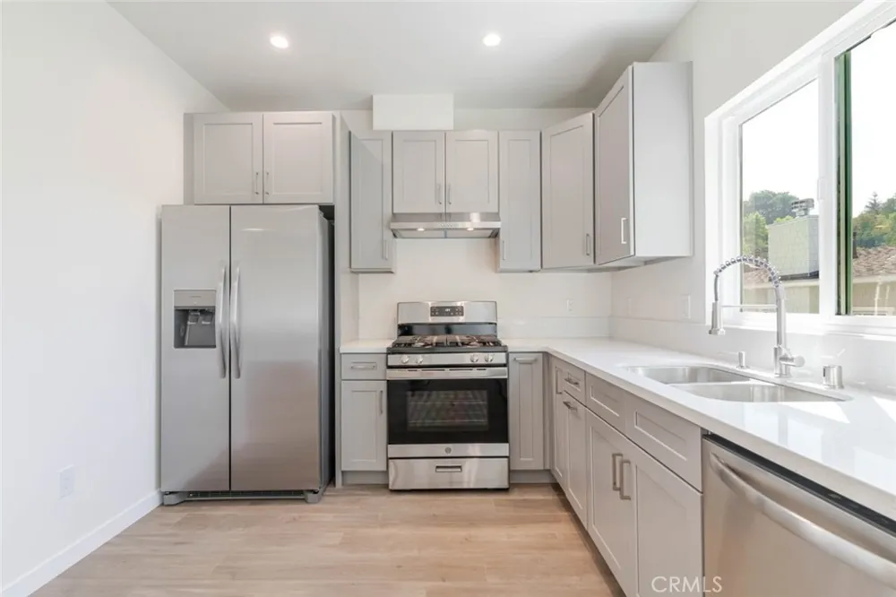 1961 Waltonia Drive #103 Montrose, CA 91020