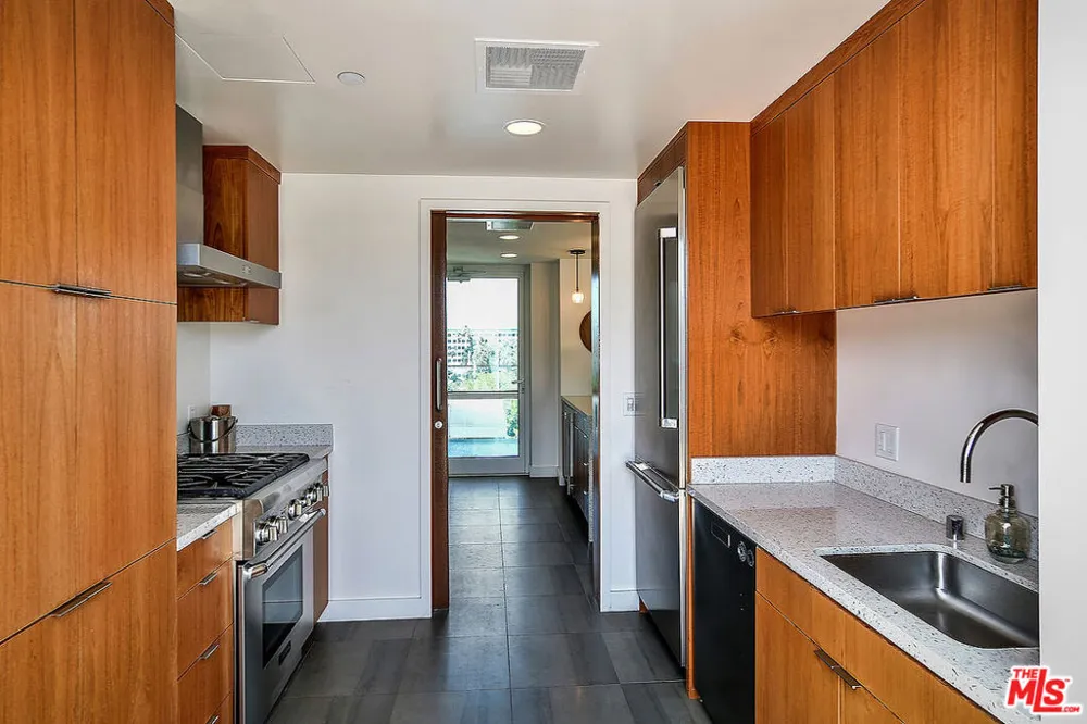 1705 Ocean Avenue #502 Santa Monica, CA 90401