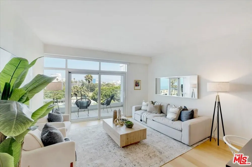 1705 Ocean Avenue #502 Santa Monica, CA 90401