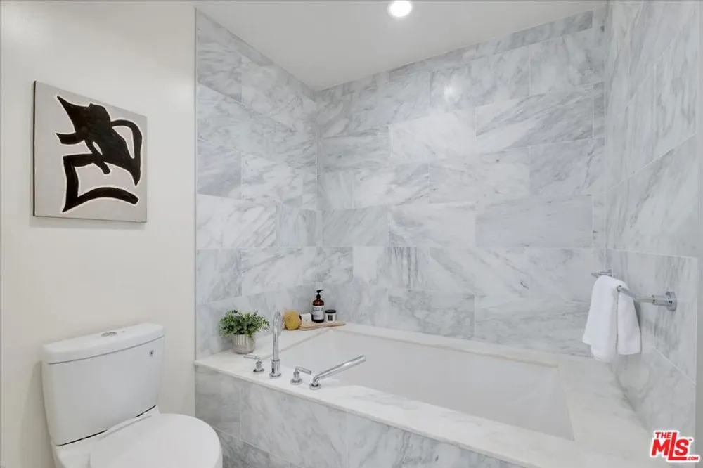 1705 Ocean Avenue #502 Santa Monica, CA 90401