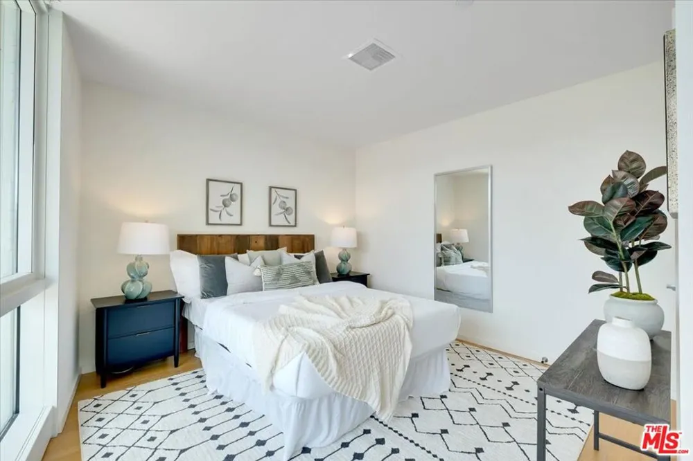 1705 Ocean Avenue #502 Santa Monica, CA 90401