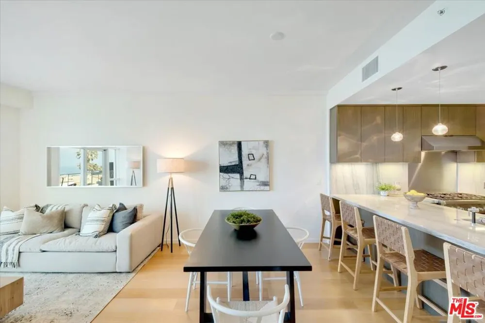 1705 Ocean Avenue #502 Santa Monica, CA 90401