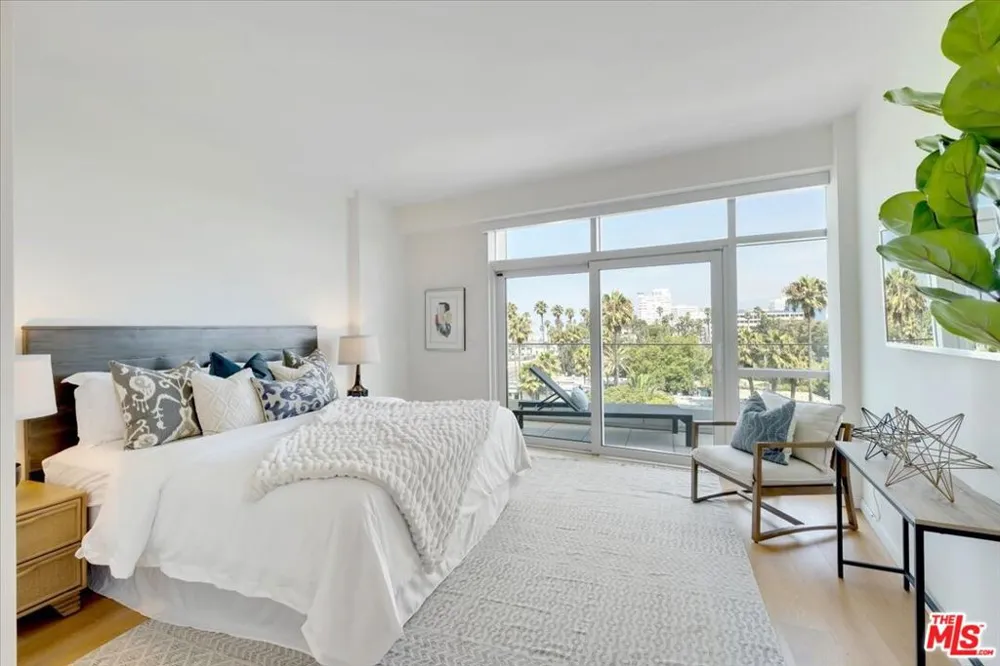 1705 Ocean Avenue #502 Santa Monica, CA 90401