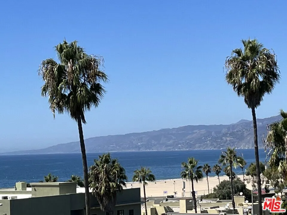 1705 Ocean Avenue #502 Santa Monica, CA 90401