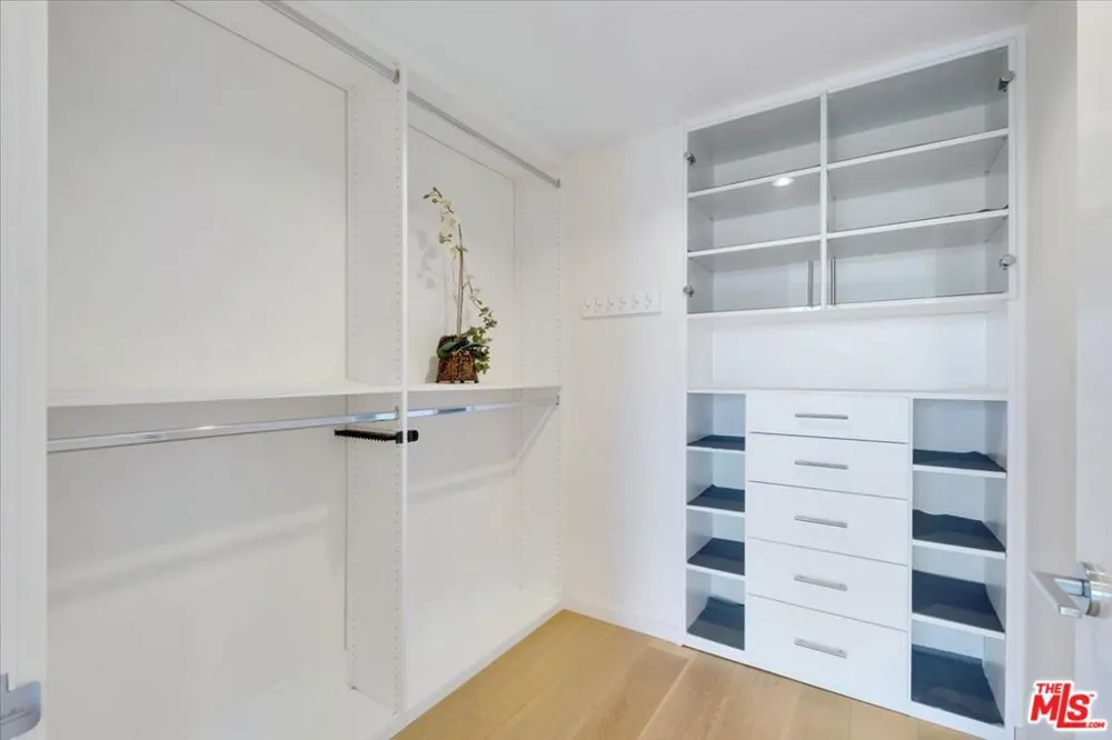 1705 Ocean Avenue #502 Santa Monica, CA 90401