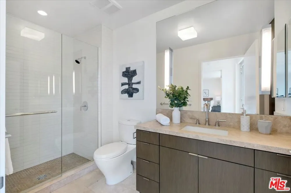 1705 Ocean Avenue #502 Santa Monica, CA 90401