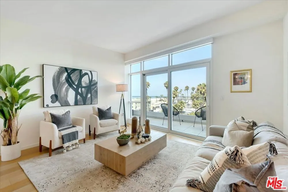 1705 Ocean Avenue #502 Santa Monica, CA 90401
