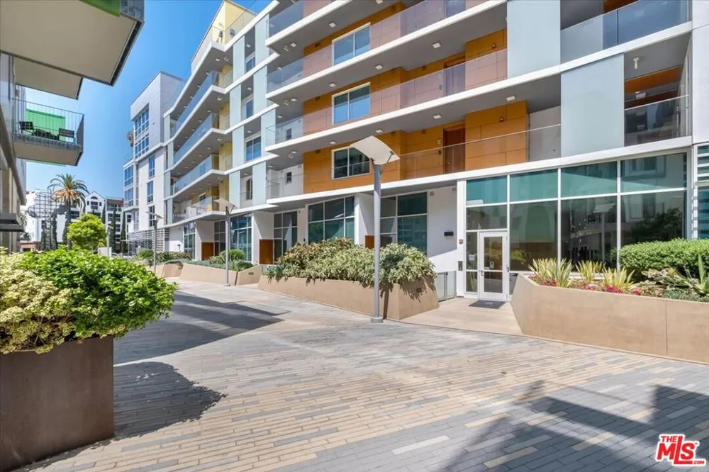 1705 Ocean Avenue #502 Santa Monica, CA 90401