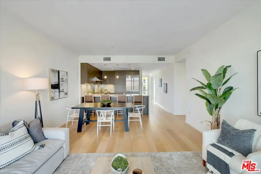 1705 Ocean Avenue #502 Santa Monica, CA 90401